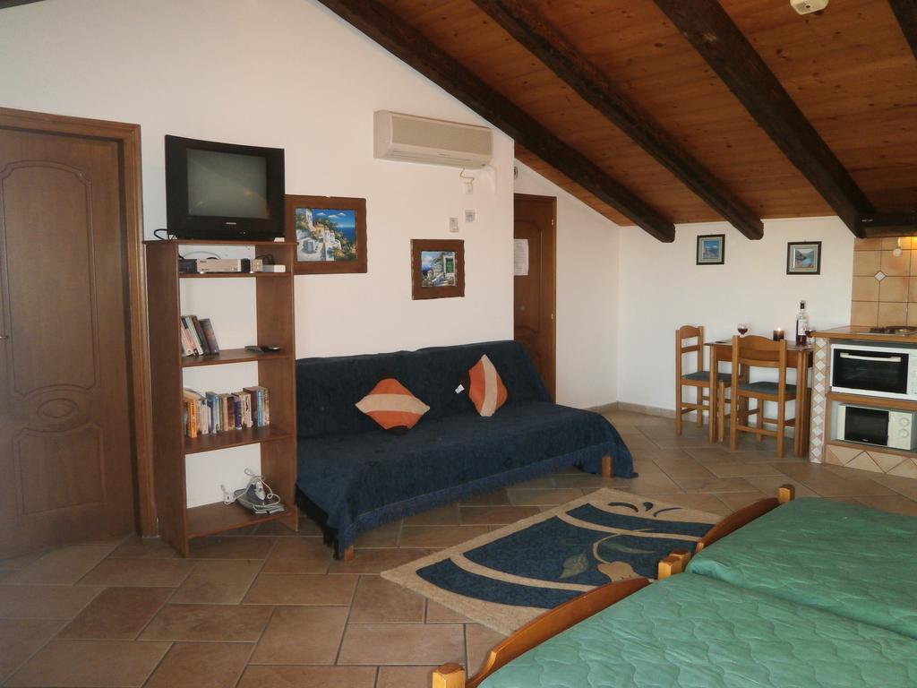 Eva Studios Kassiopi Quarto foto